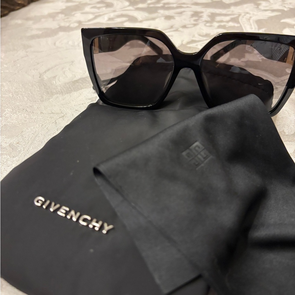 Givenchy Women’s Black Oversized Cat-Eye Sunglasses